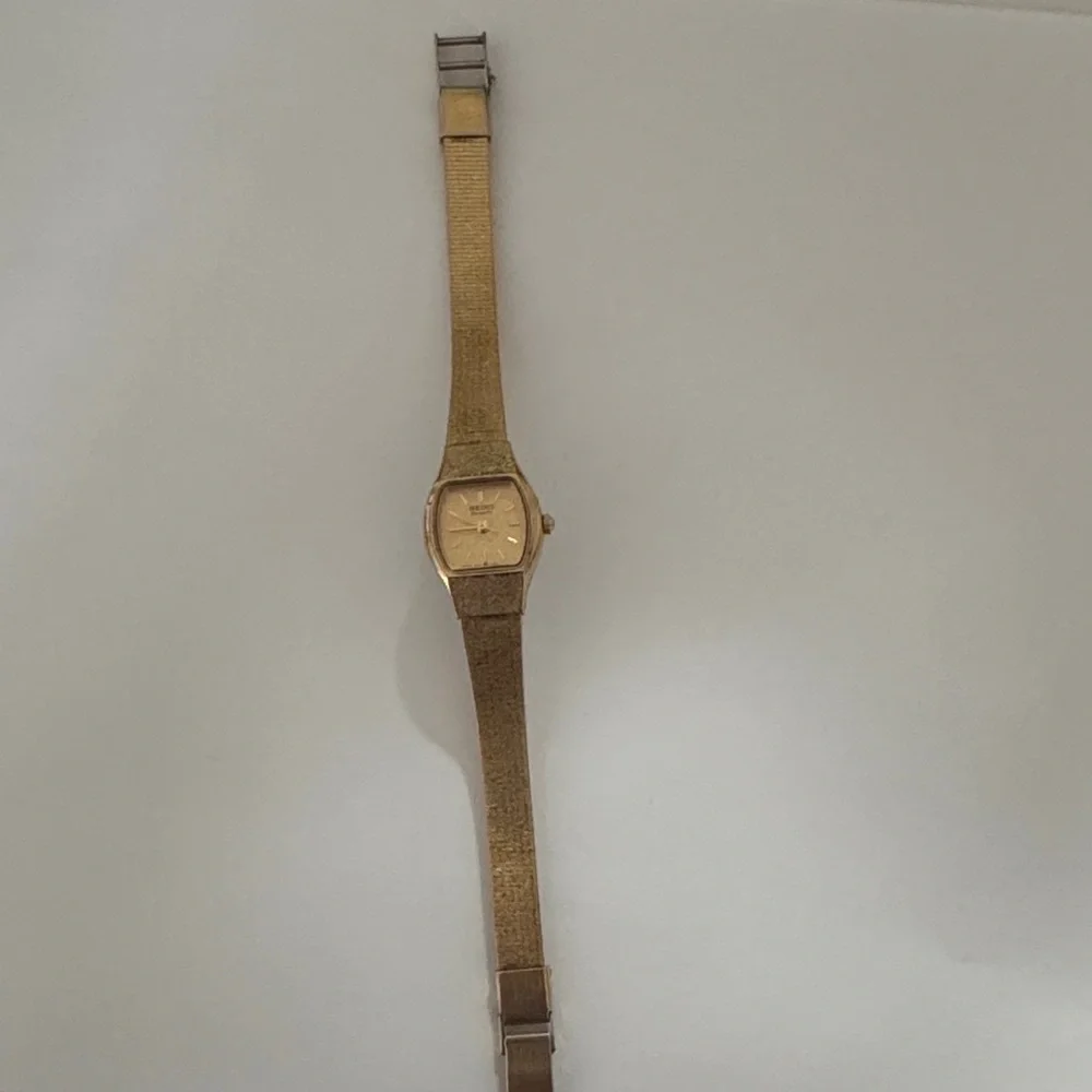 vintage gold-tone Seiko quartz